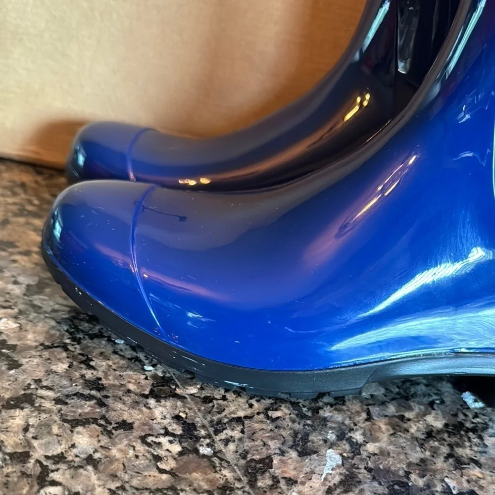 UGG Glossy Blue Waterproof Boots EUC 8-8.5